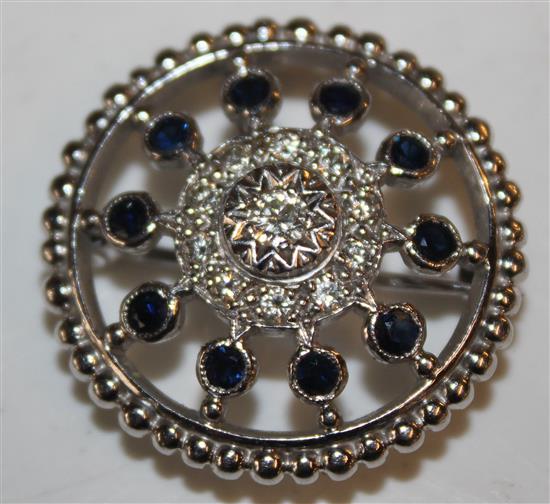 Platimum, diamond & sapphire circular brooch(-)